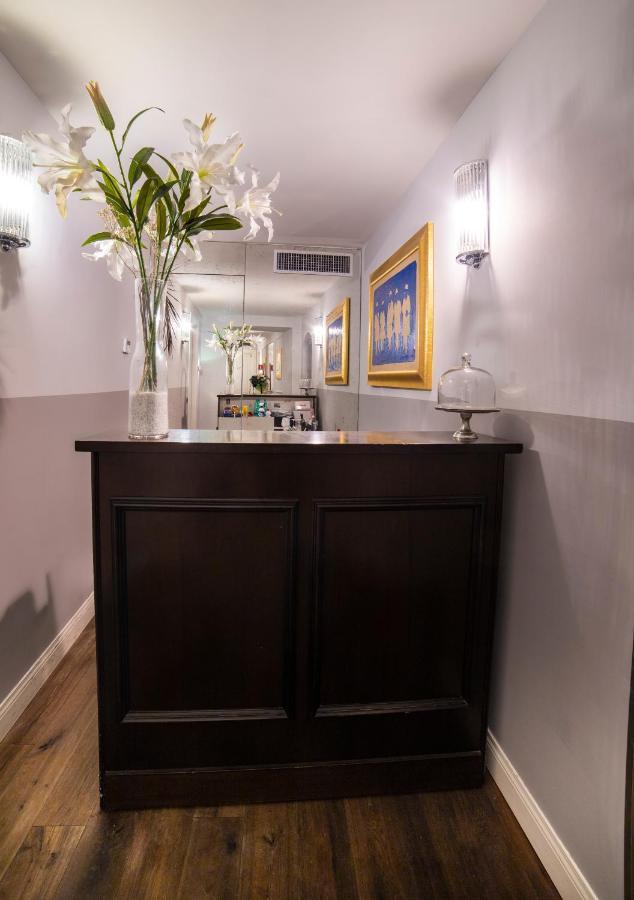 Relais San Lorenzo In Lucina Gasthof Rom